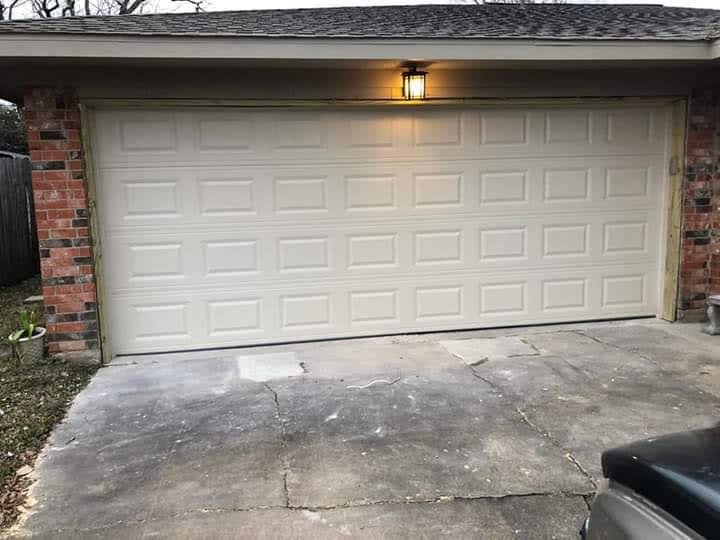"Top-rated garage door repair services near 77040 offering fast response times and affordable rates."